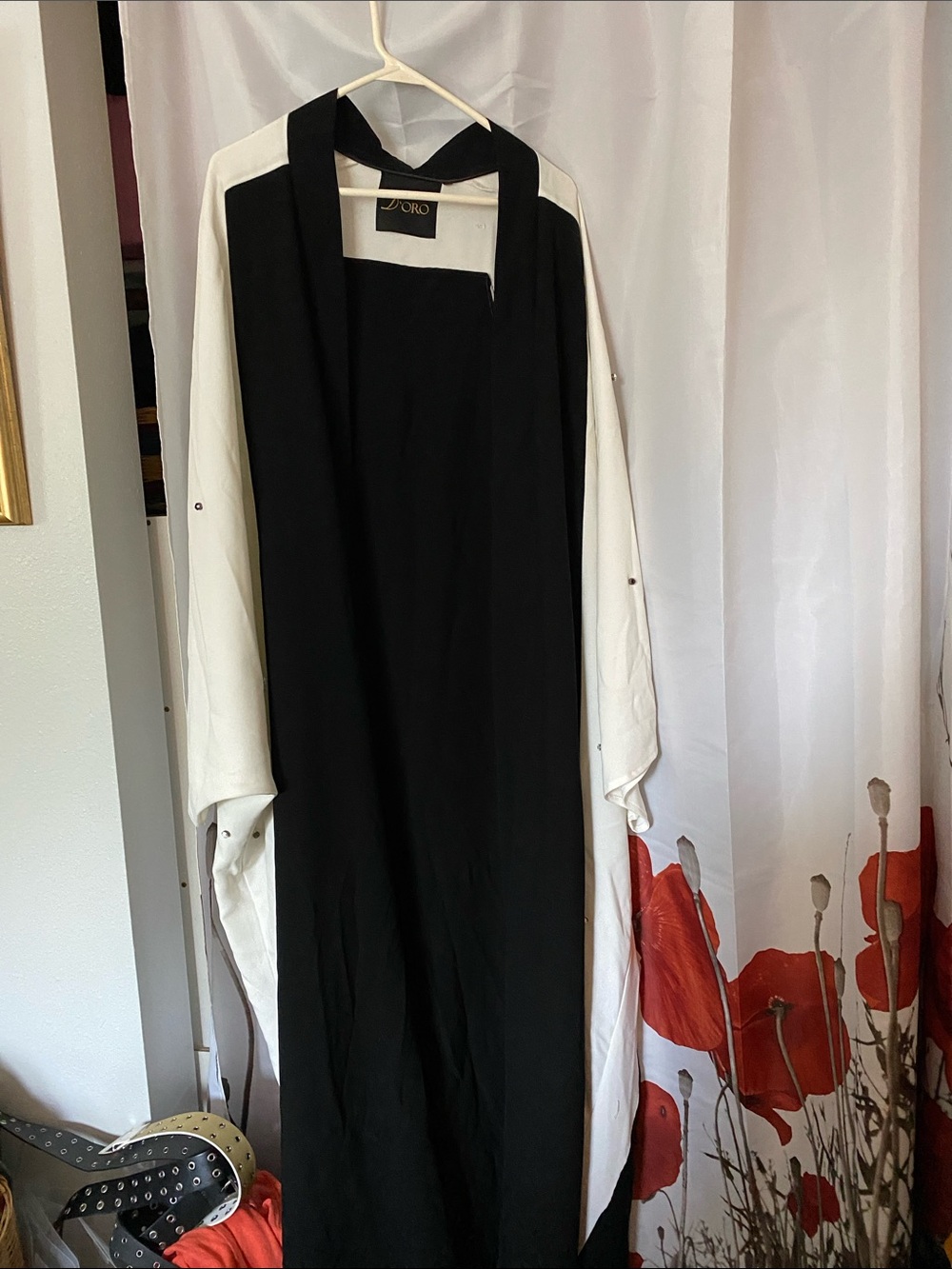 D’oro Two-Tone Black & White Long Flamboyant Robe/ Duster Coat